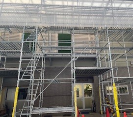 足場が出来上がりました。