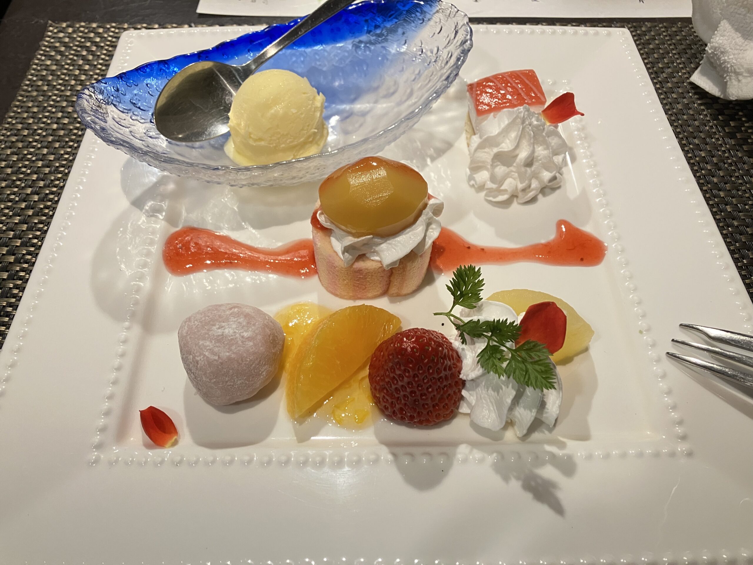 宿泊先の夕食のデザートです🍰